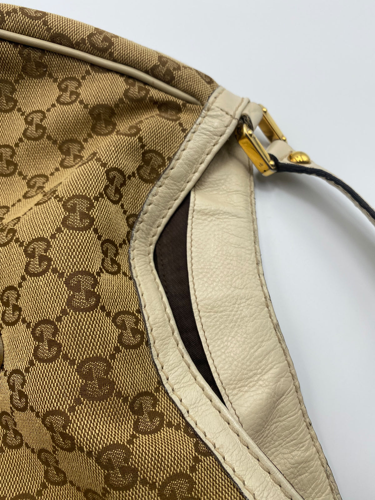 GUCCI New ladies Hobo GG Canvas White