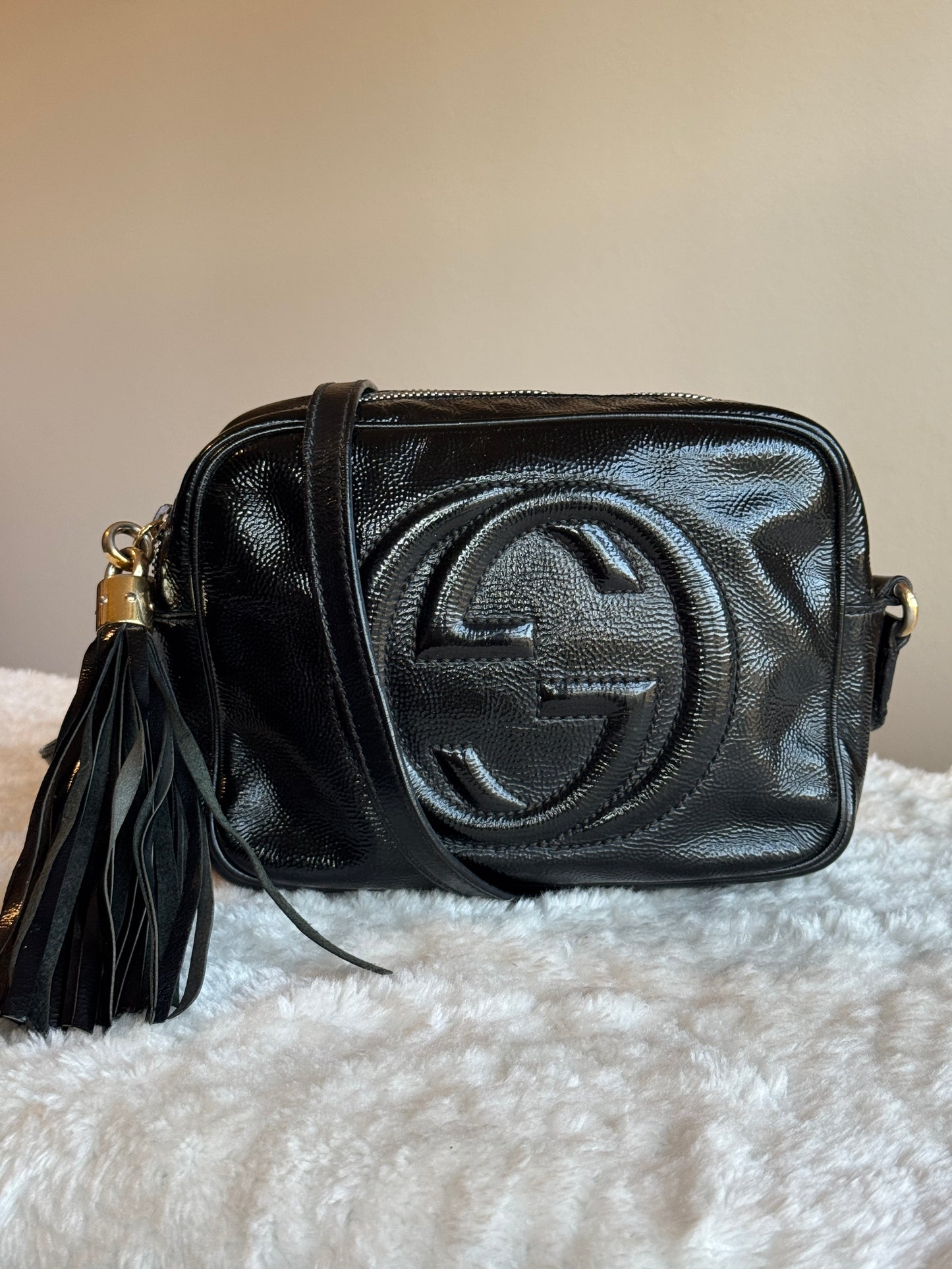 GUCCI Soho Disco Crossbody bag patent leather small black