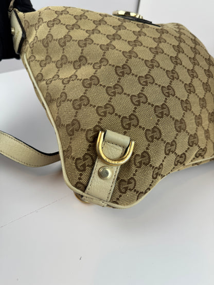 GUCCI Abbey Messenger GG Canvas