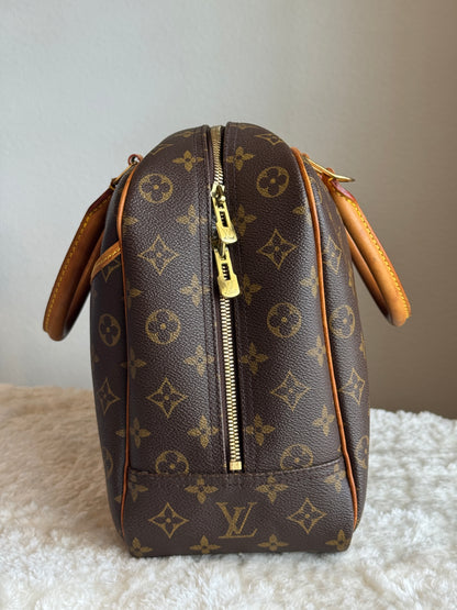 Louis Vuitton Deauville handbag monogram