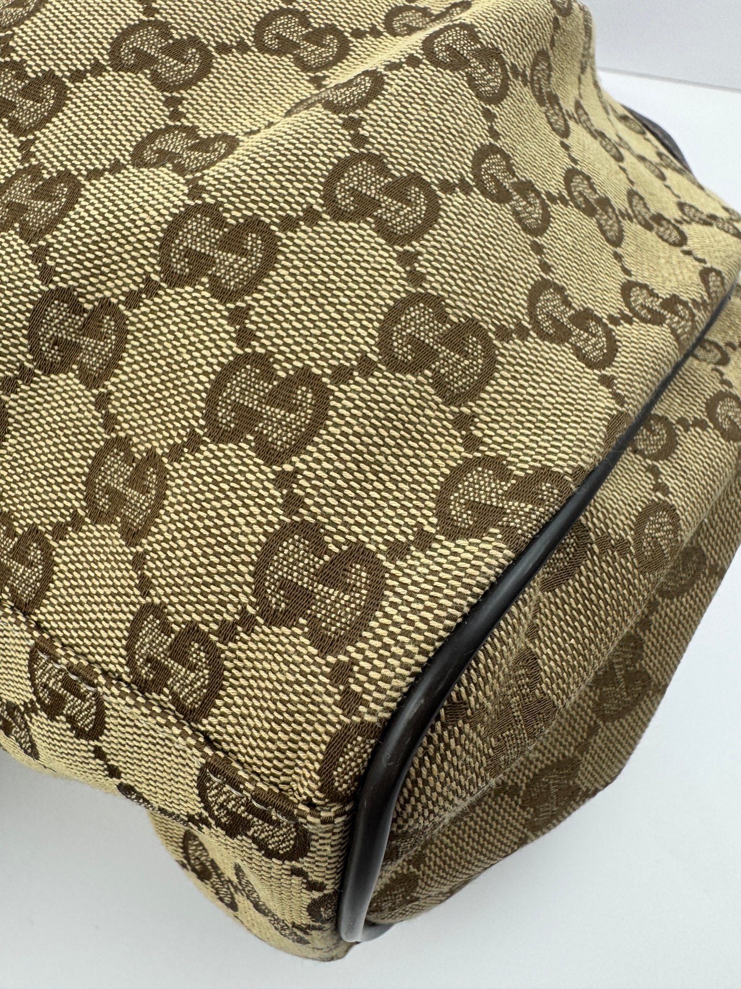 Gucci sukey GG Canvas Medium