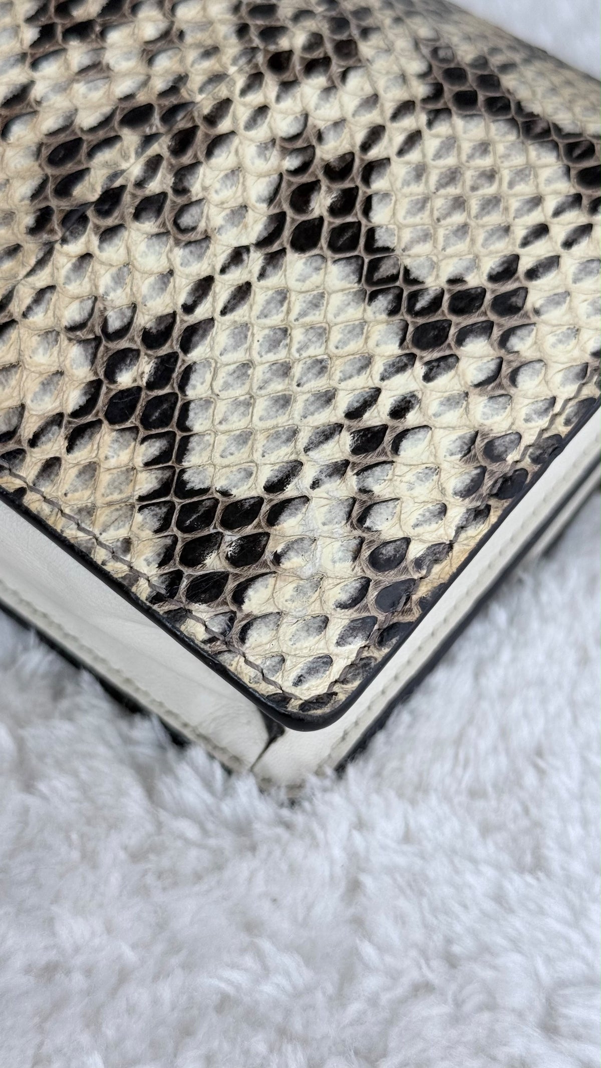 GUCCI Bee Queen Margaret Snakeskin chain wallet Crossbody