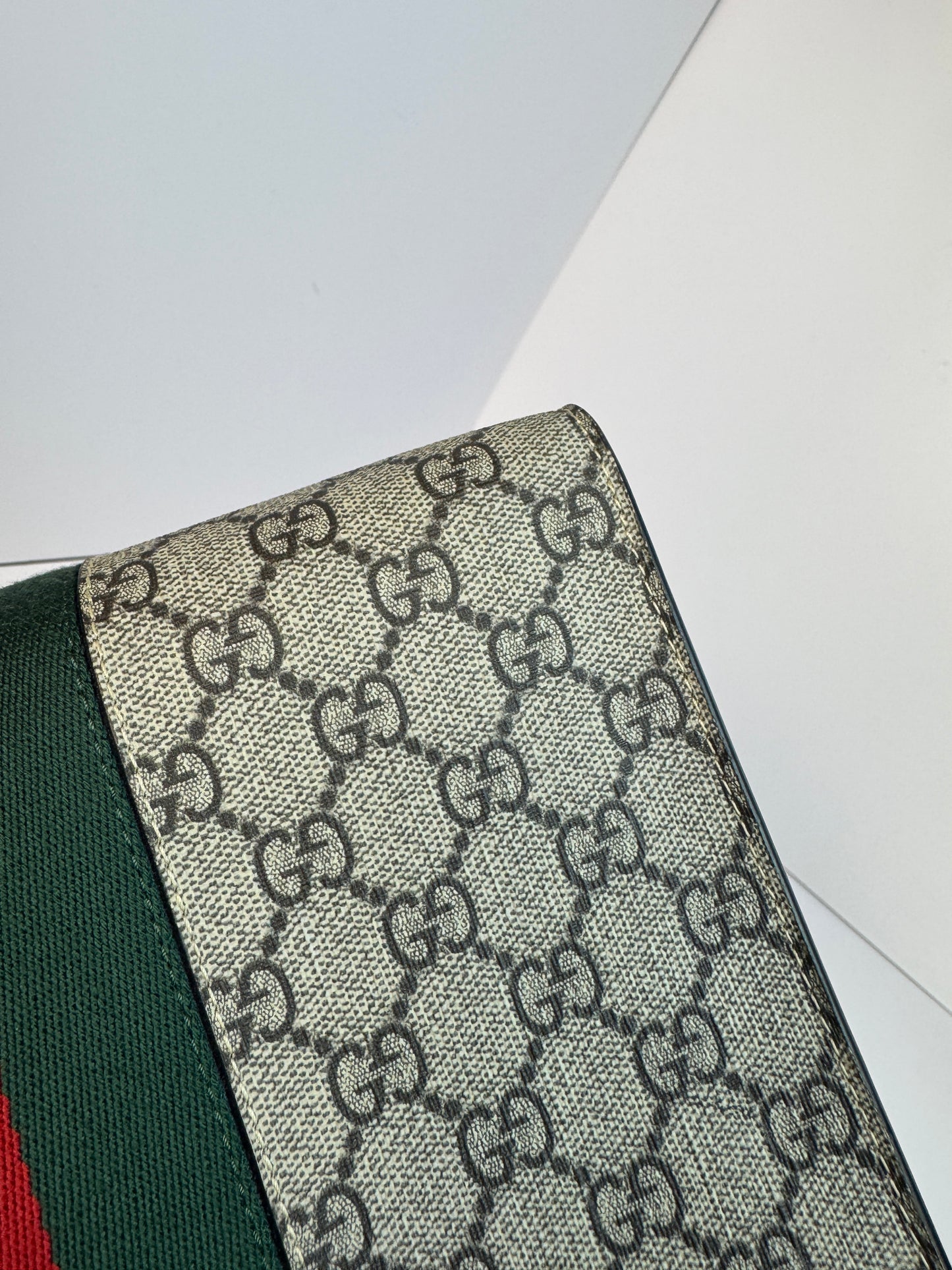 Gucci Beige GG Supreme Canvas Toiletry Pouch with Green and Red Web Stripe