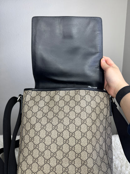 GUCCI Buckle Flap Messenger Gg Supreme Coated Canvas Black