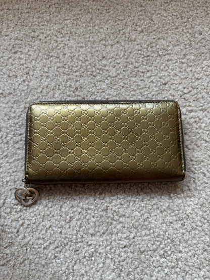 Gucci zippy heart wallet monogram gold