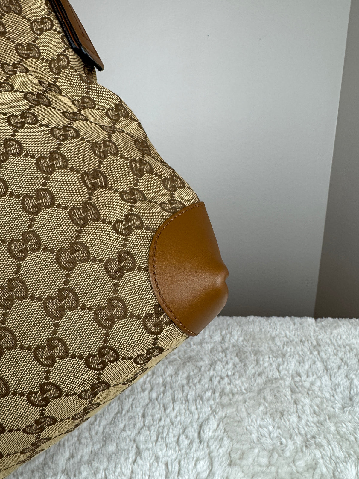GUCCI Web Flat Messenger GG Canvas Brown