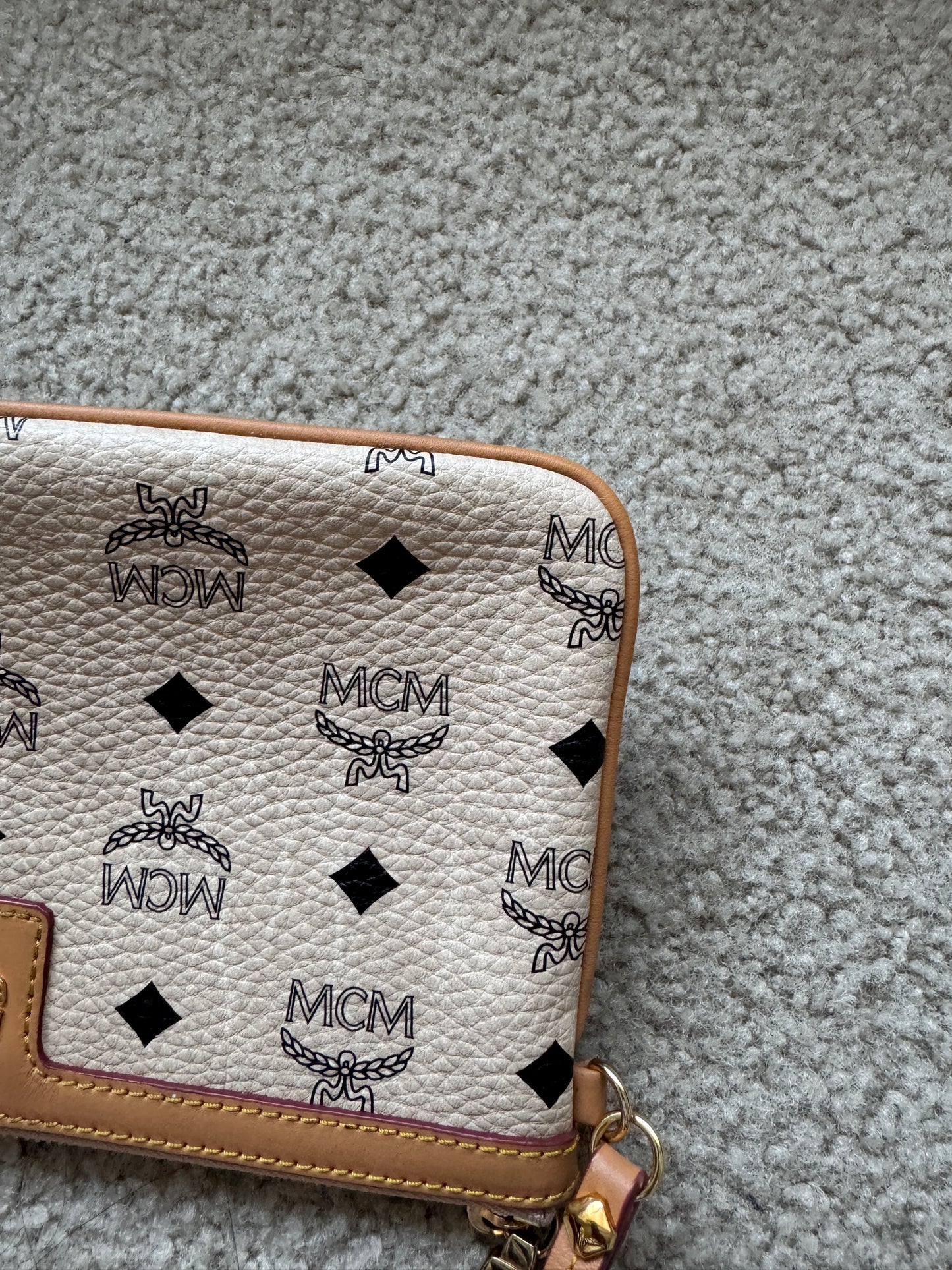 MCM white Visetos printed leather pochette with gold-tone hardware