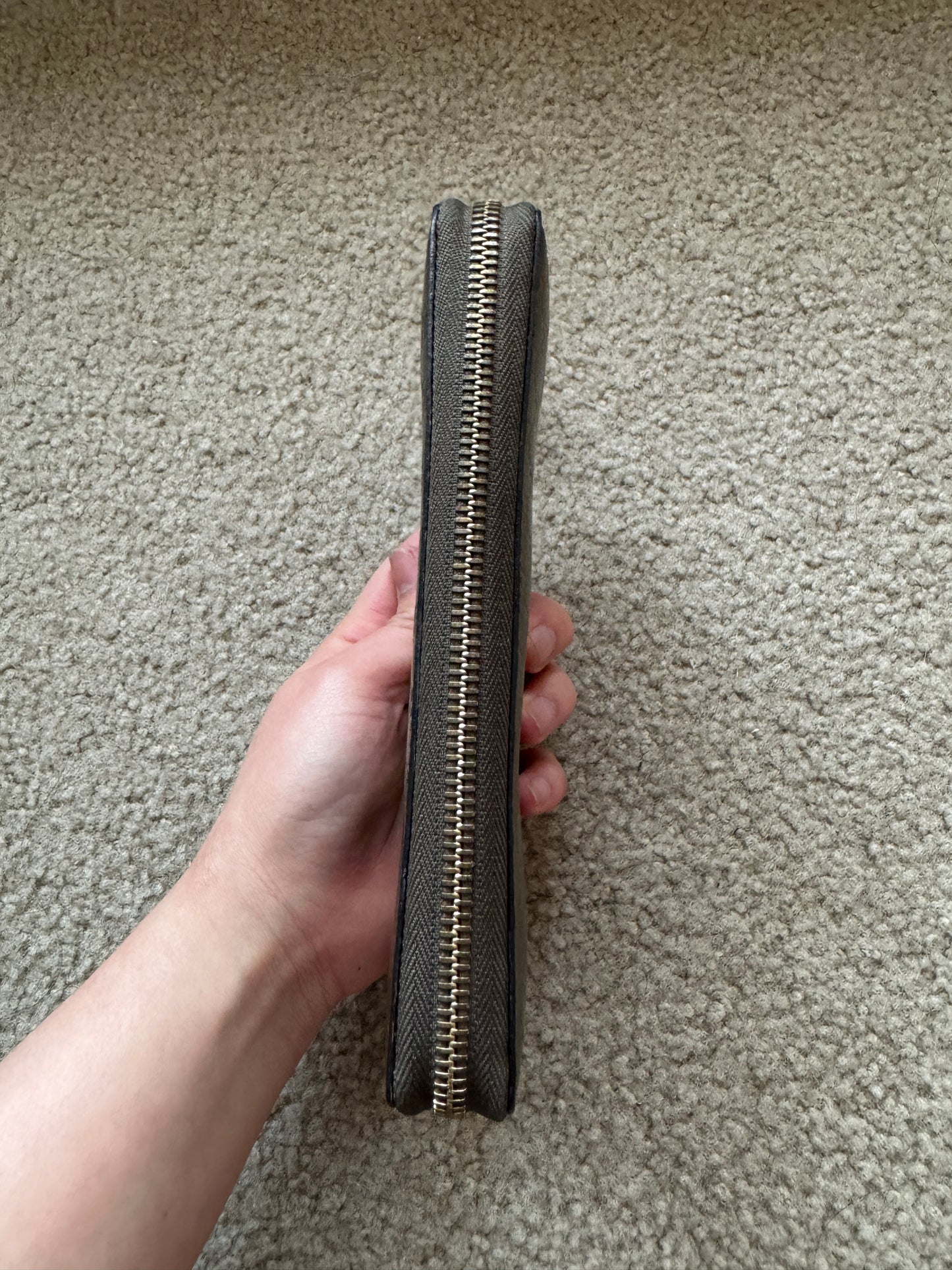 Gucci zippy heart wallet monogram gold