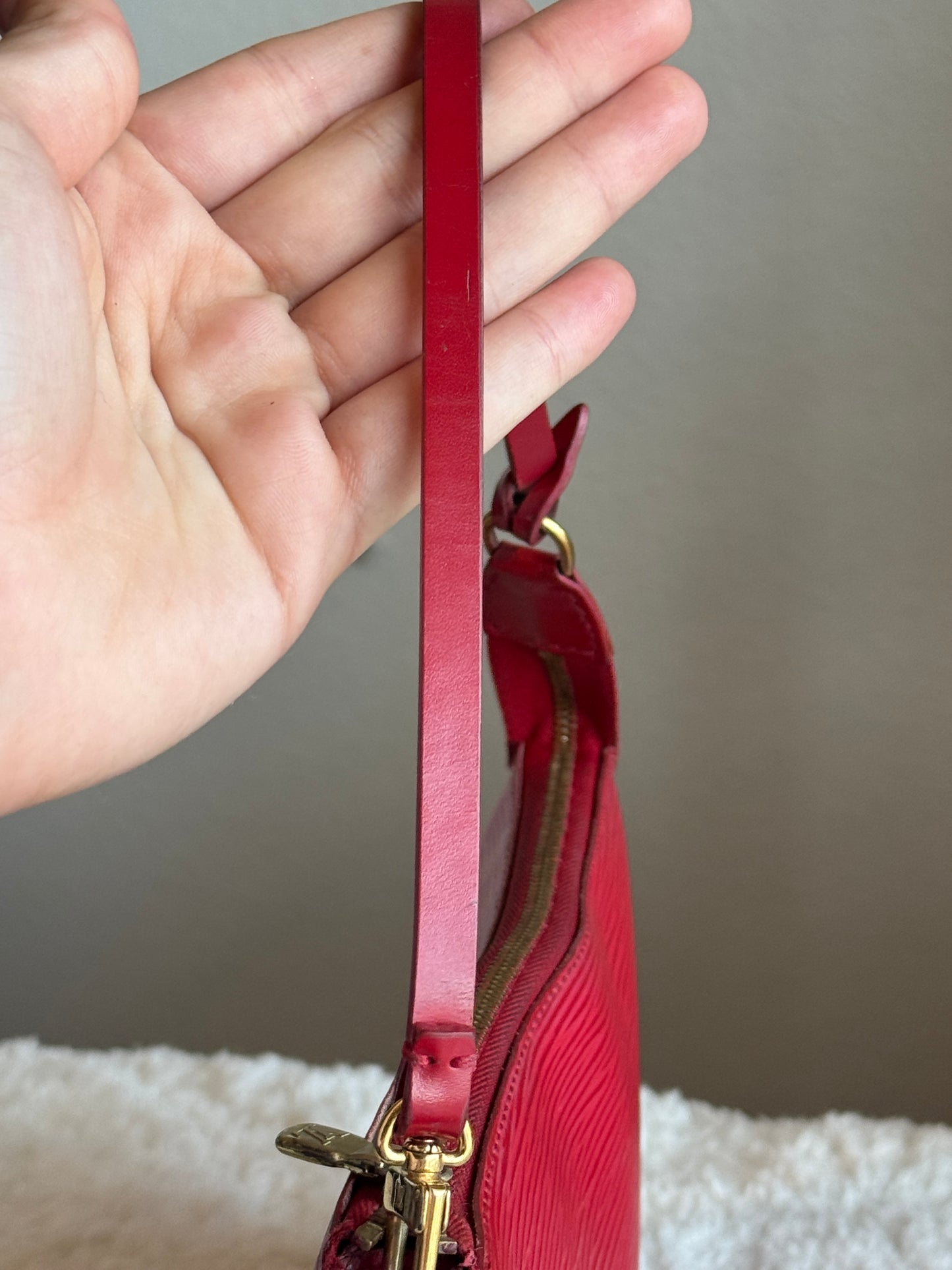 LOUIS VUITTON Pochette Epi Red