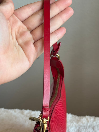 LOUIS VUITTON Pochette Epi Red
