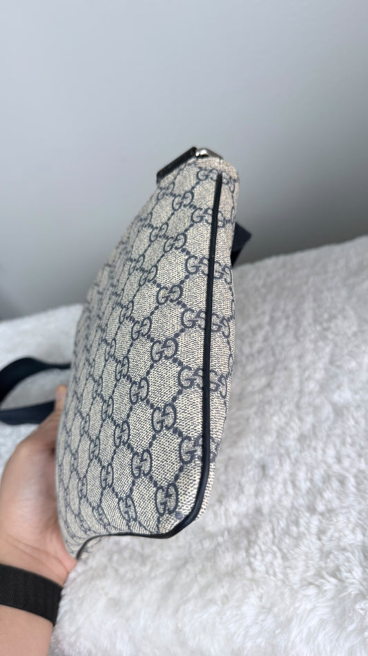 GUCCI Flat Small Crossbody Gg Camvas NAVY