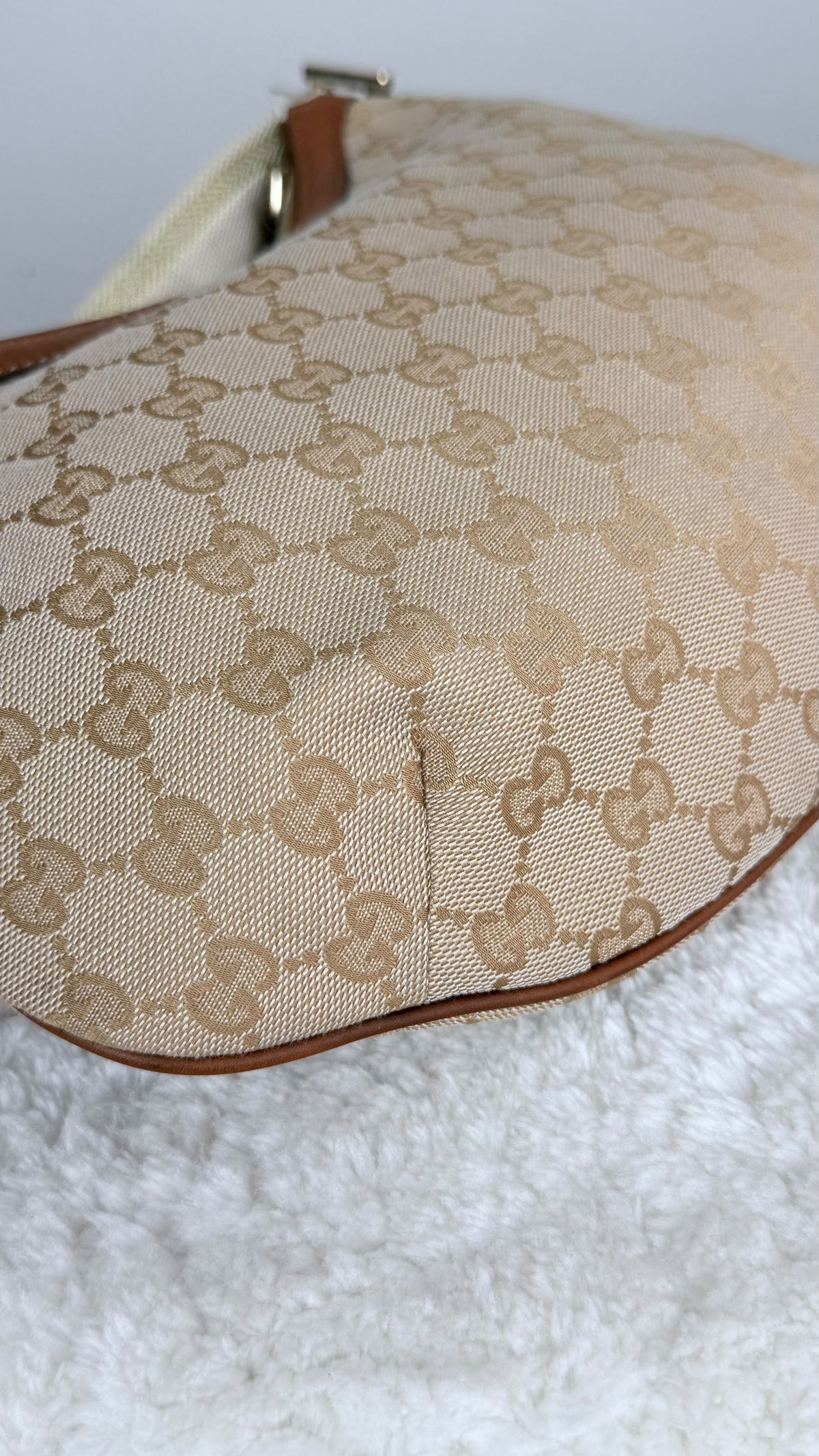 GUCCI Halfmoon GG Canvas Medium