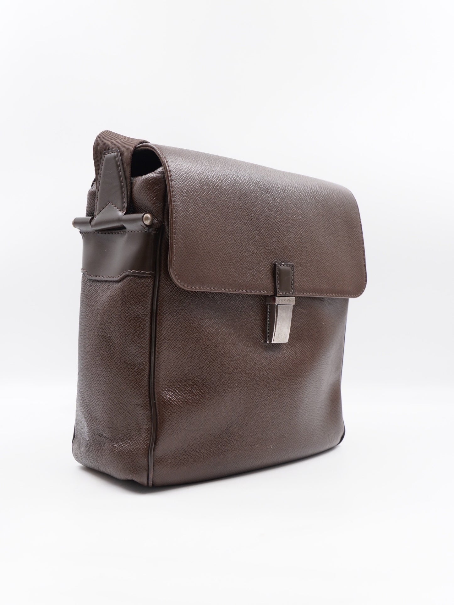 Louis Vuitton Taiga Leather yaranga