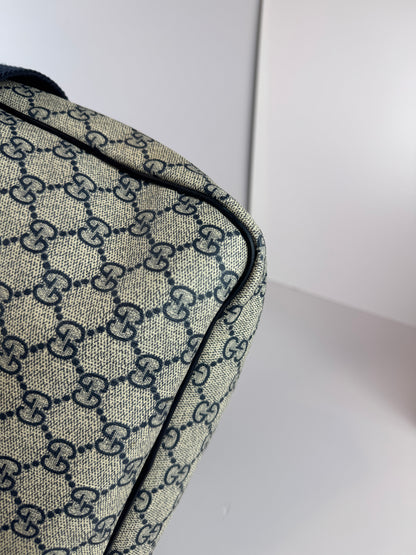 GUCCI Front Zip Messenger GG Supreme Coated Canvas