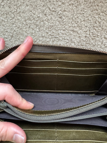 Gucci zippy heart wallet monogram gold