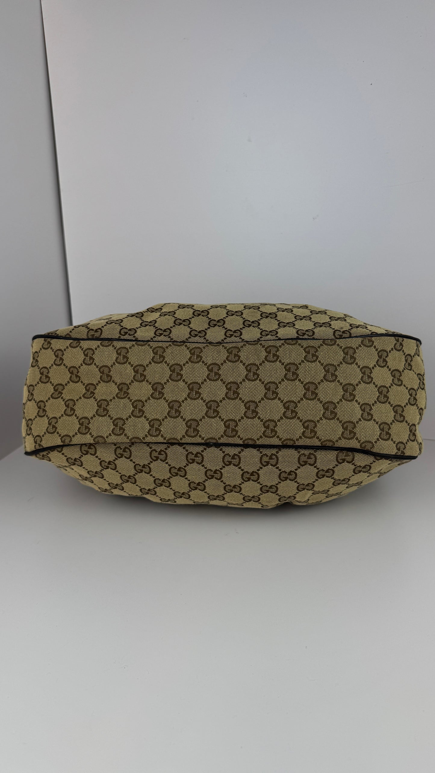 Gucci Sukey Hobo GG Canvas Medium