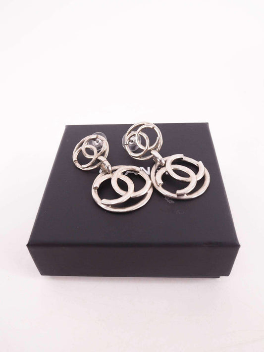 CHANEL Double Logo CC Dangle earring silver