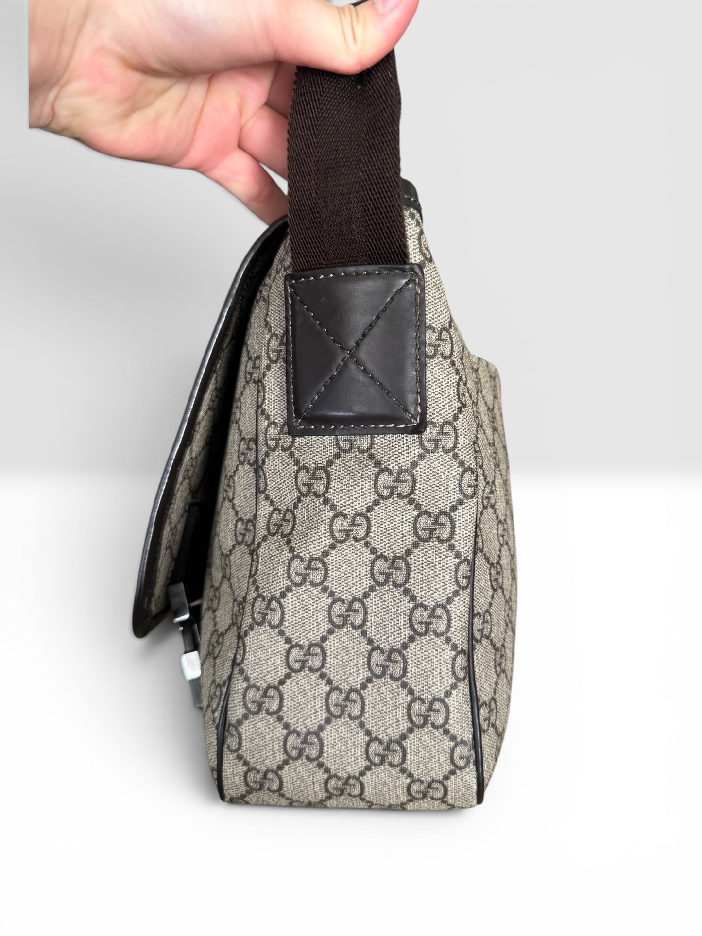 Gucci Interlocking G Buckle Messenger Bag GG Coated Canvas Medium👜