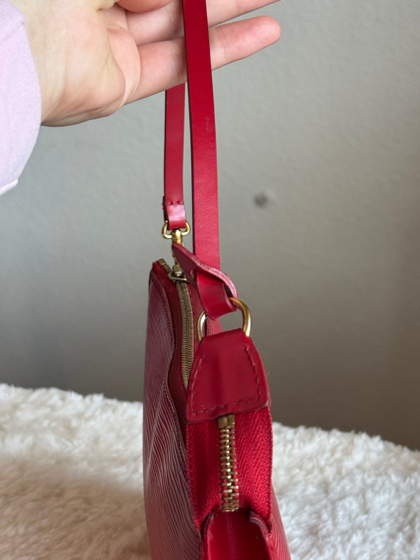 LOUIS VUITTON Pochette Epi Red