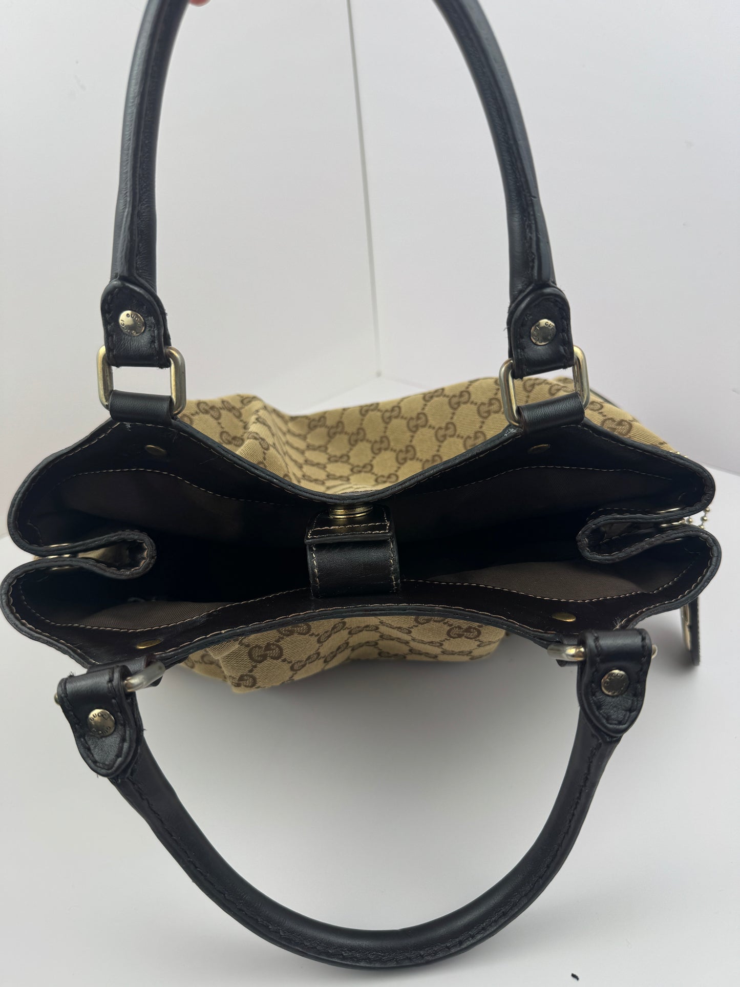 Gucci sukey GG Canvas Medium