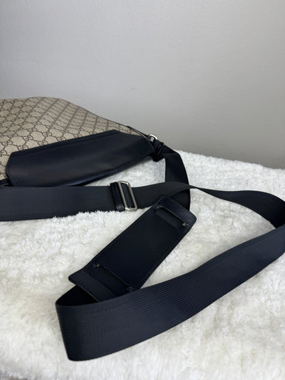 GUCCI Buckle Flap Messenger Gg Supreme Coated Canvas Black
