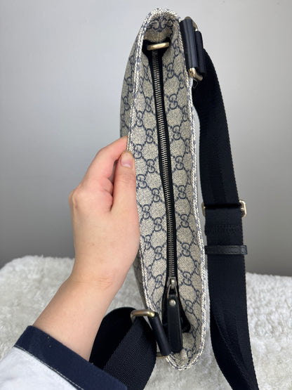 GUCCI Flat Messenger GG Supreme GG Coated Canvas Navy