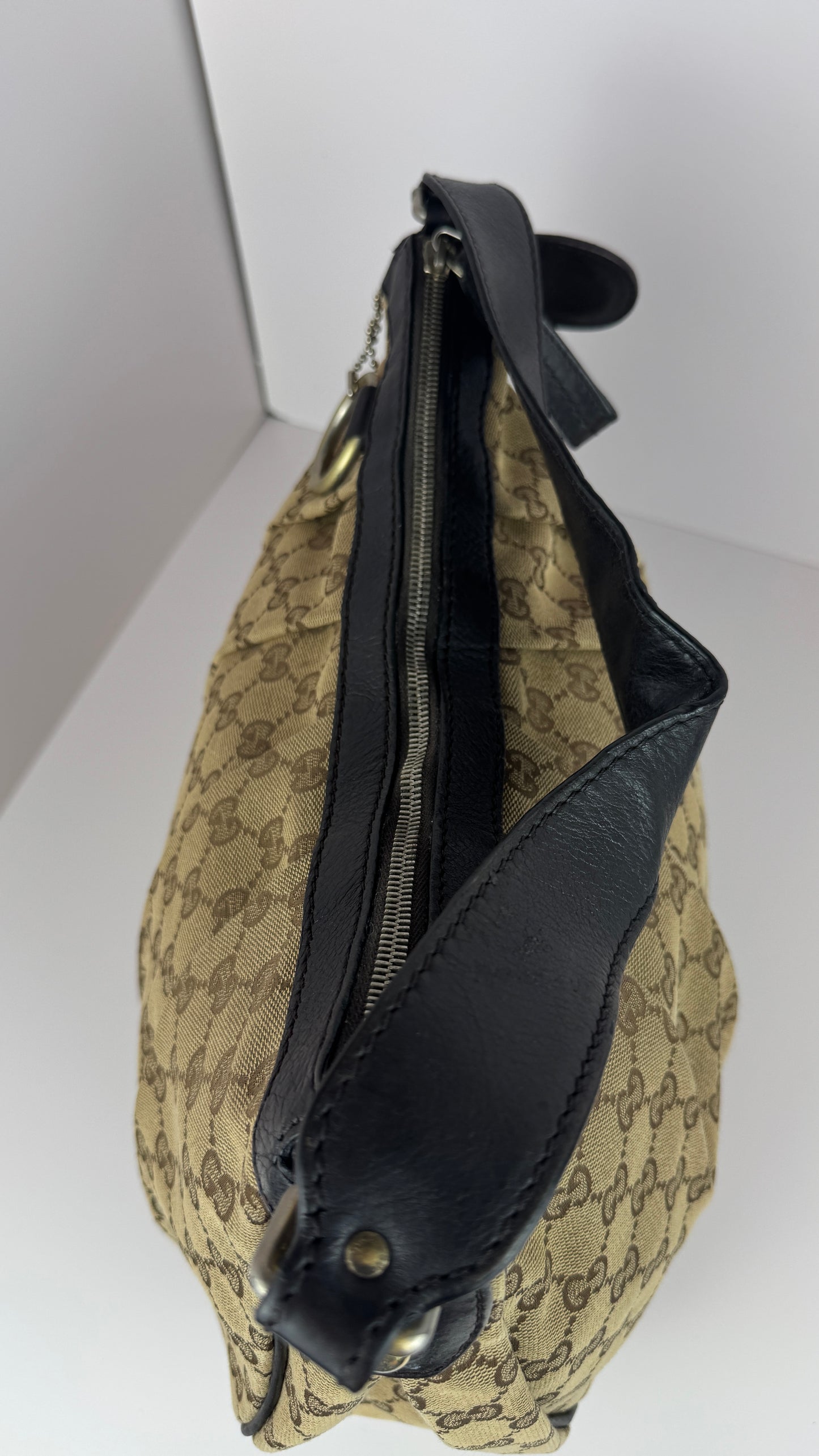 Gucci Sukey Hobo GG Canvas Medium