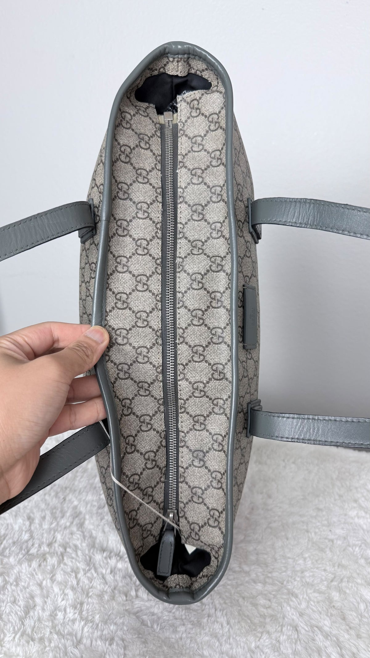 GUCCI Tote medium GG Supreme Coated canvas Dark Grey