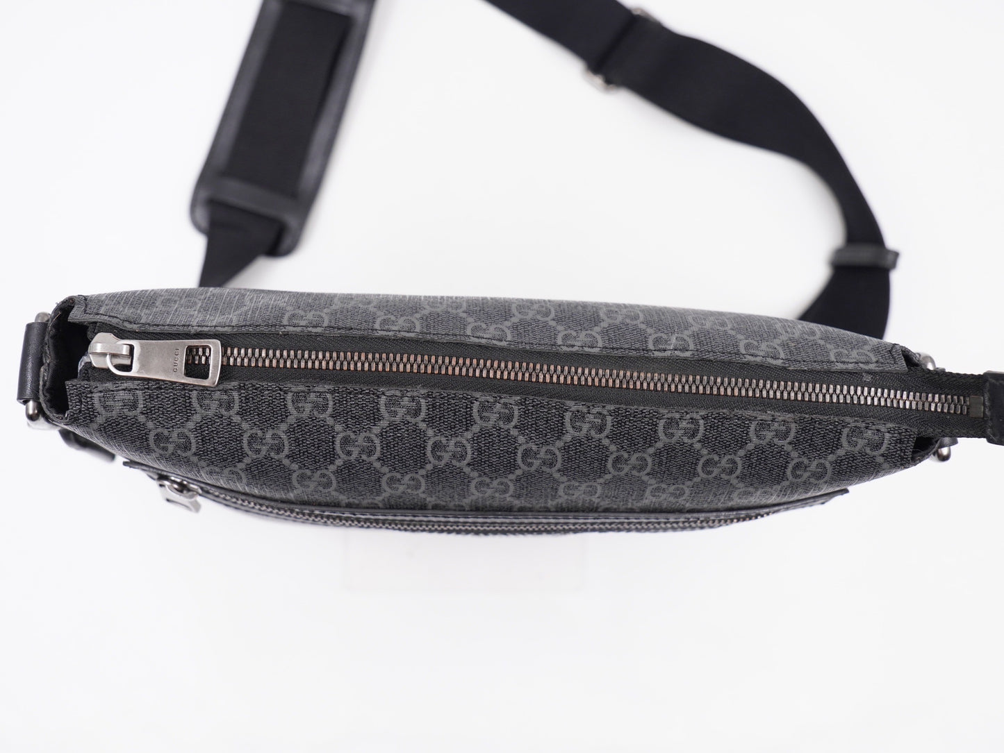 Gucci Front zip messenger Black