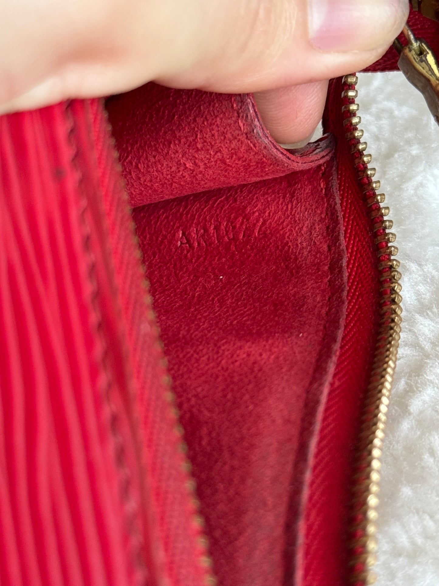 LOUIS VUITTON Pochette Epi Red