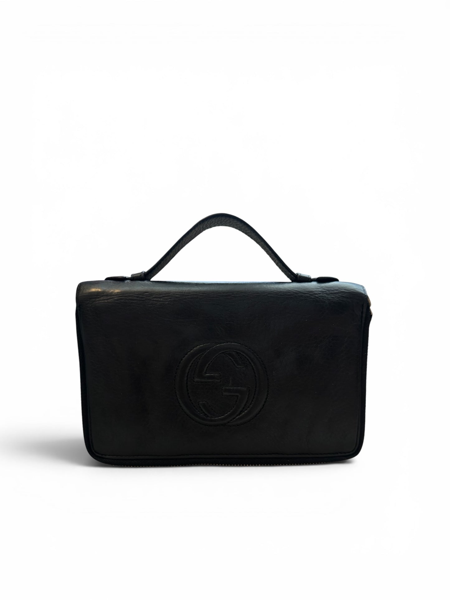 WA39👛 Gucci Soho Travel Document Case features soft pebbled leather
