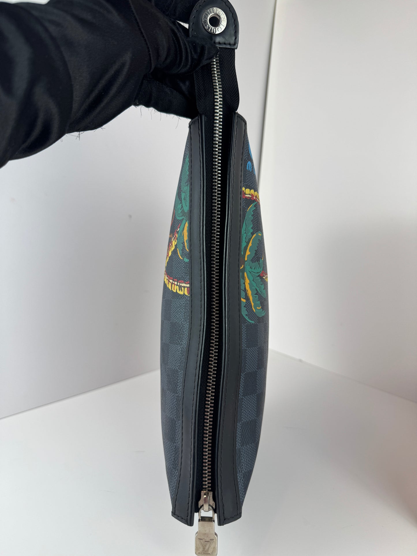 LOUIS VUITTON Damier Cobalt Jungle Pochette  Voyage MM