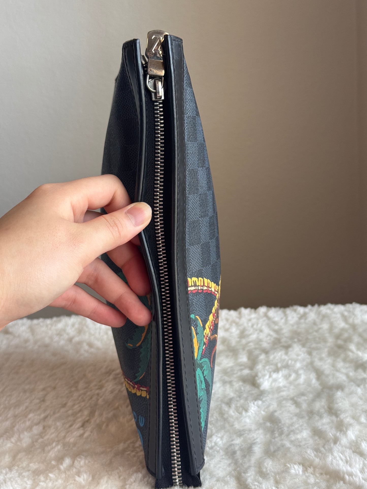 LOUIS VUITTON Damier Cobalt Jungle Pochette  Voyage MM