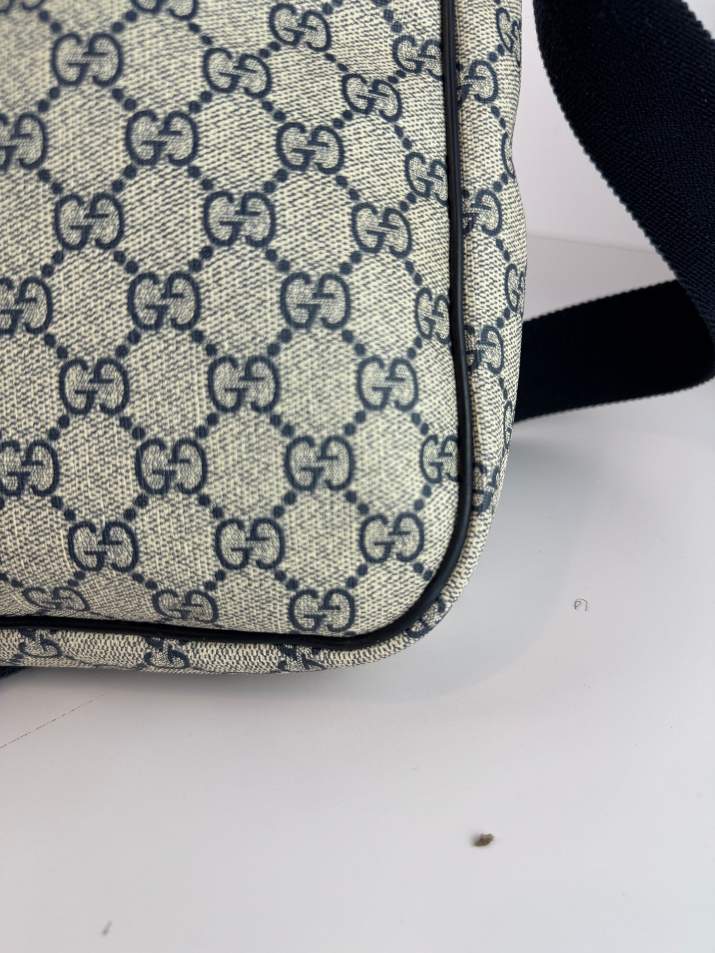 GUCCI Front Zip Messenger GG Supreme Coated Canvas