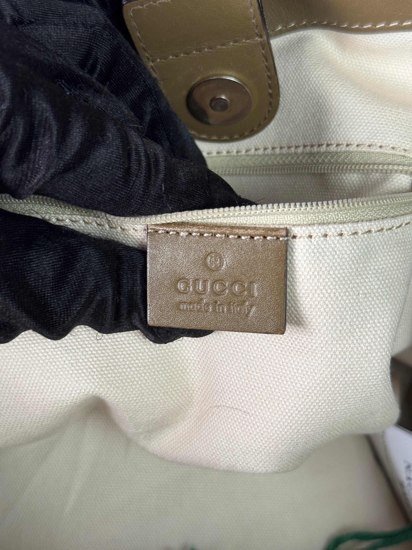 GUCCI Sukey Hobo GG Canvas Kaki