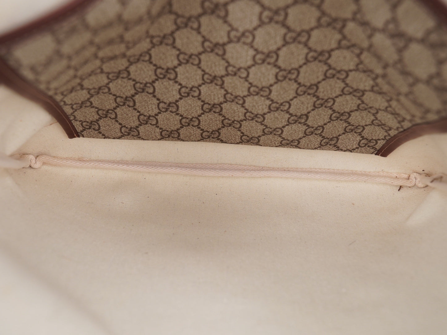 GUCCI Web Loop Messenger