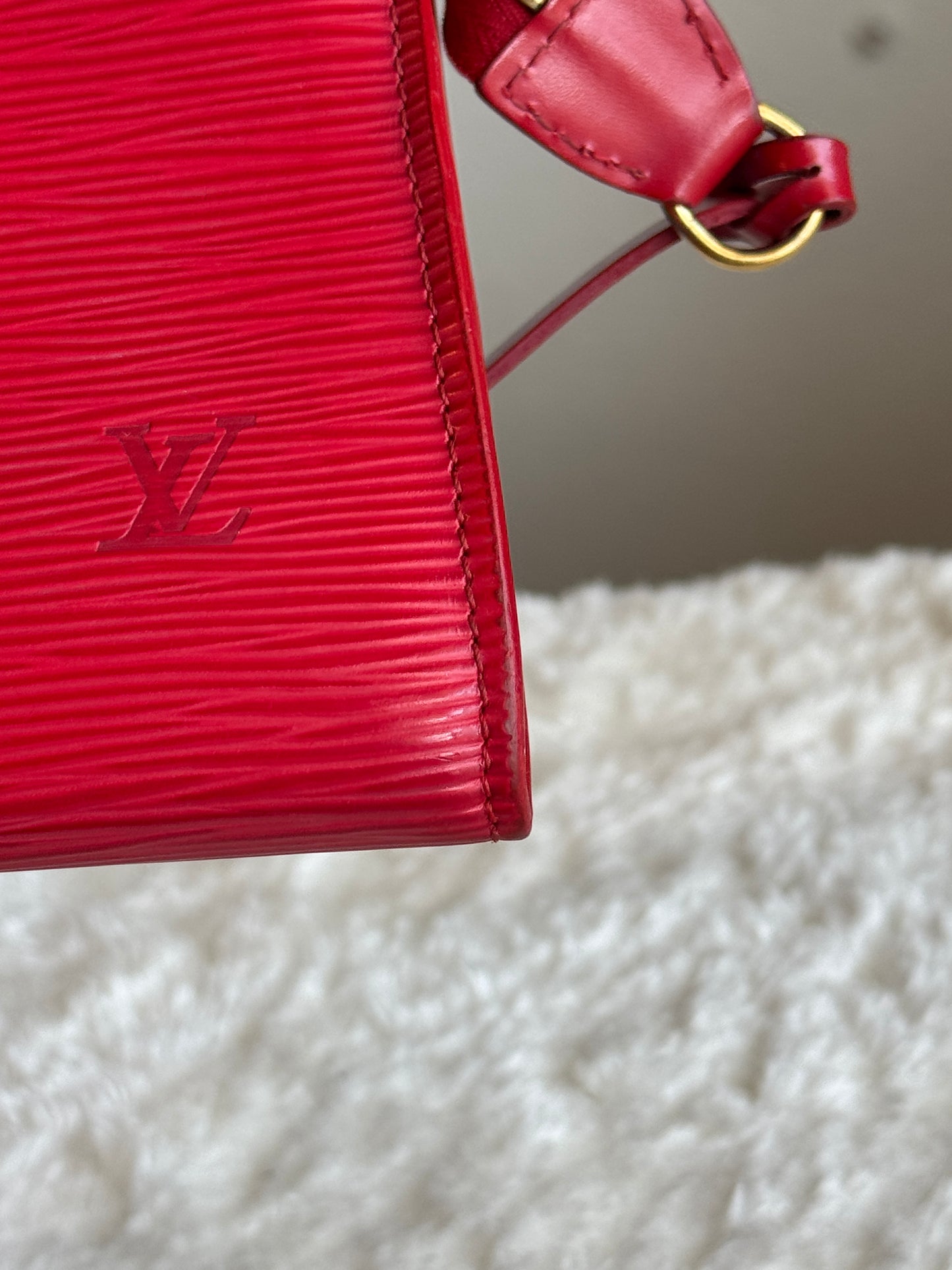 LOUIS VUITTON Pochette Epi Red