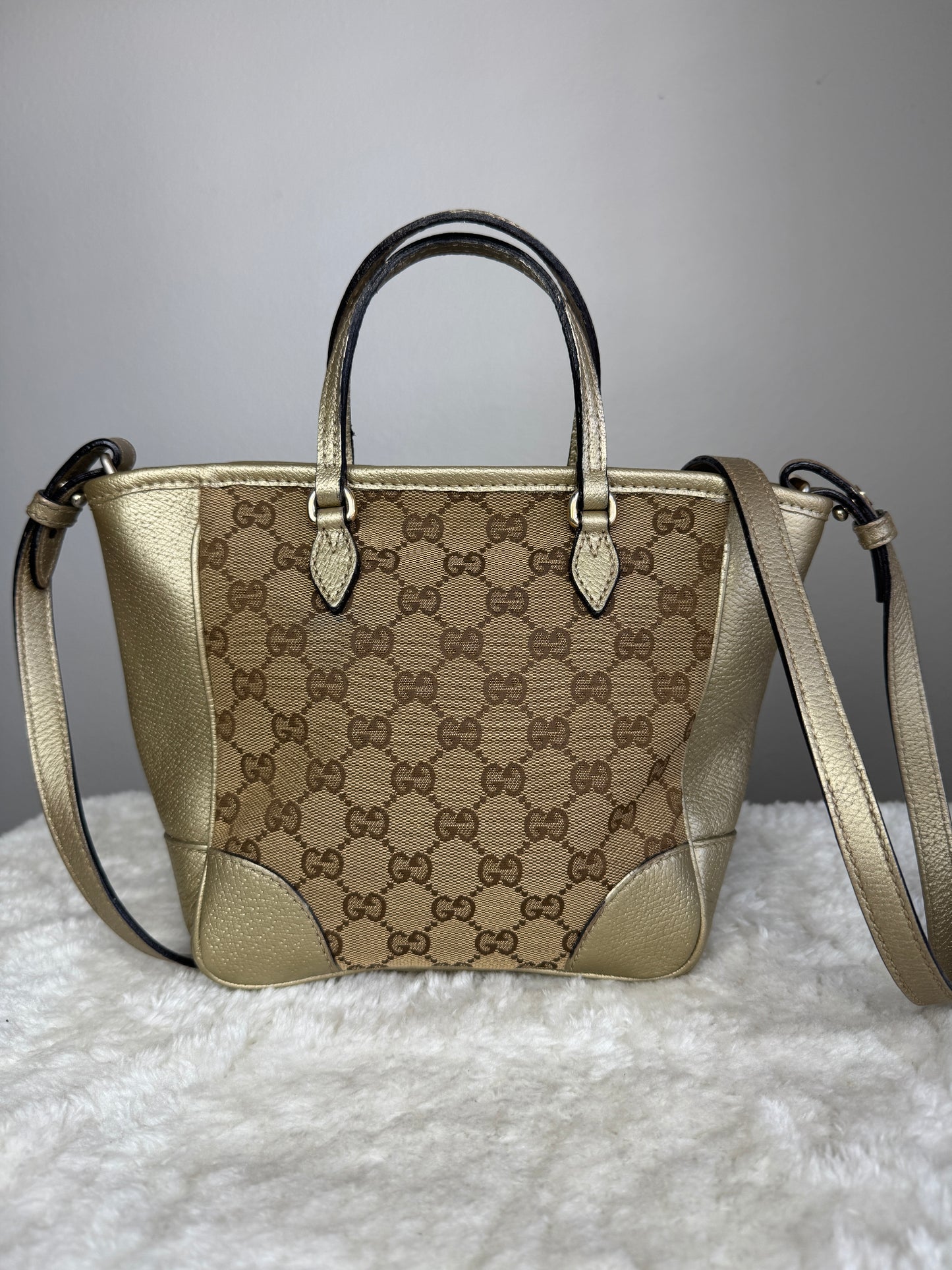 GUCCI Bree Small Handbag GG Canvas metallic Gold