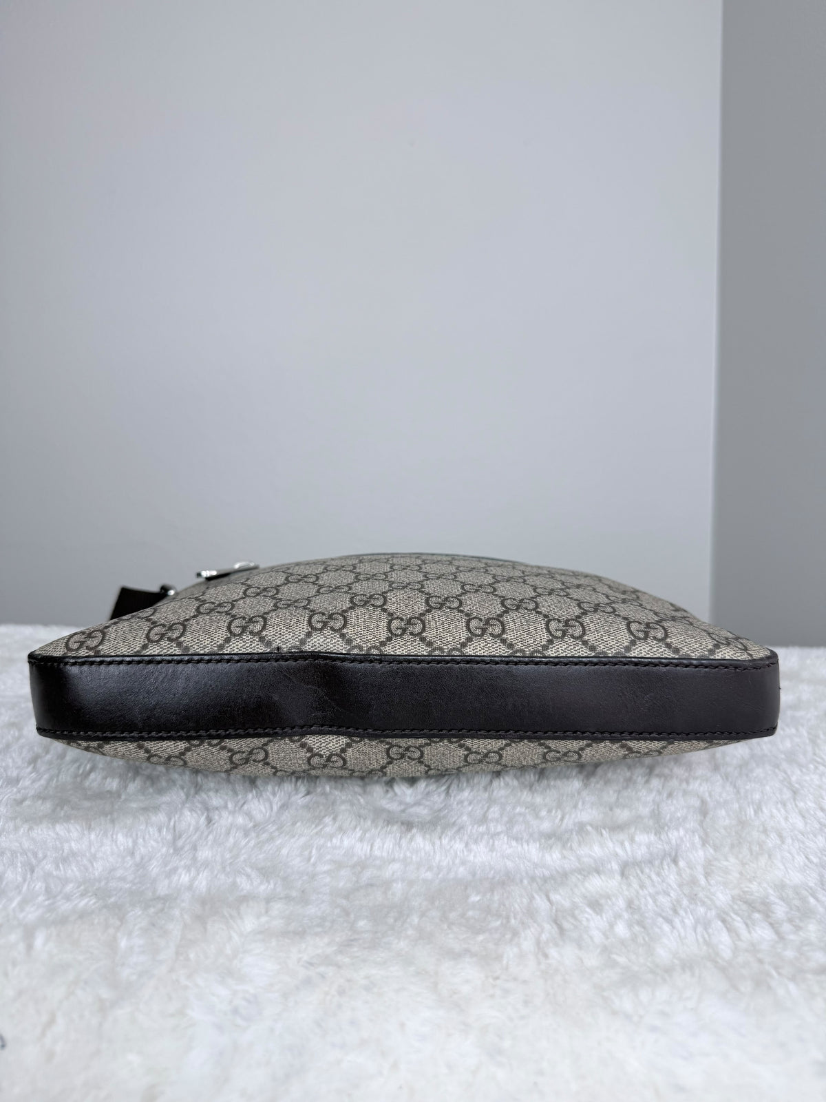 GUCCI Flat Front zip Gg Supreme Messenger Coated canvas