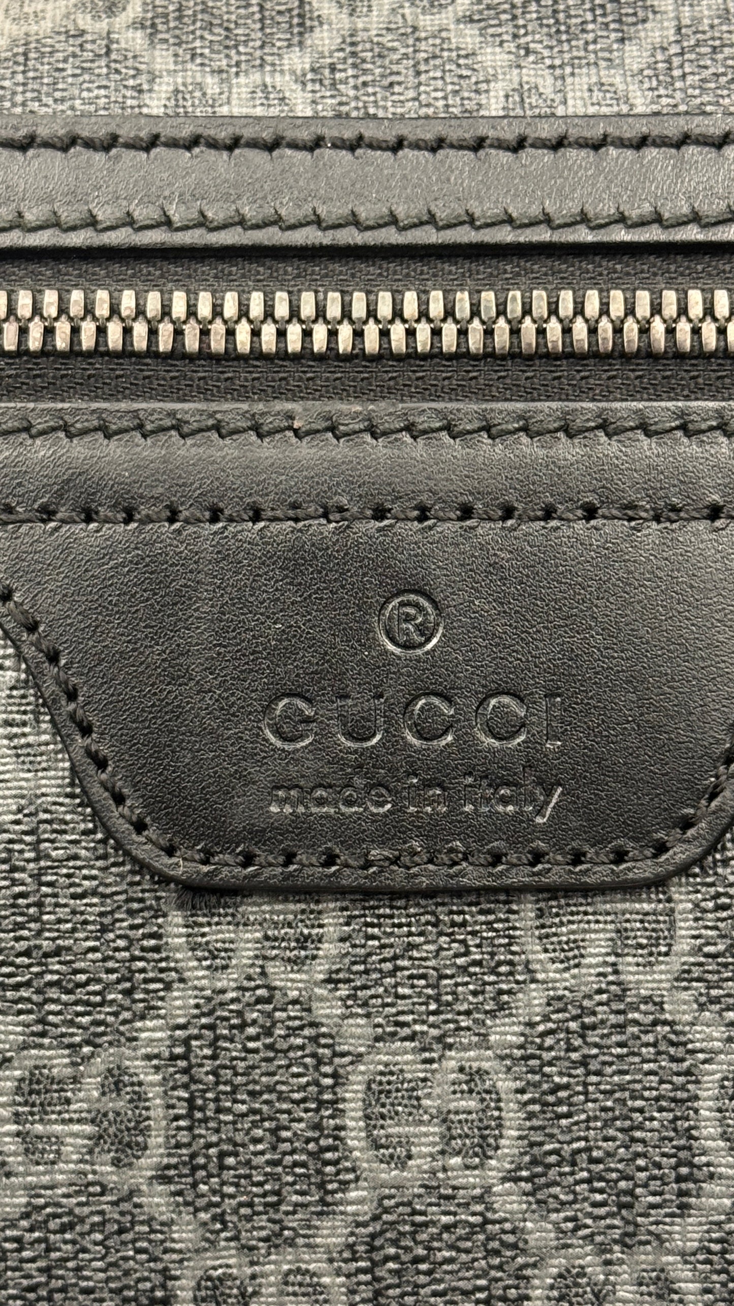 Gucci GG Supreme Canvas Crossbody Black