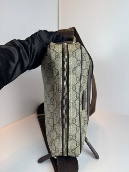 GUCCI Front Zip Messenger GG Supreme Coated Canvas Brown
