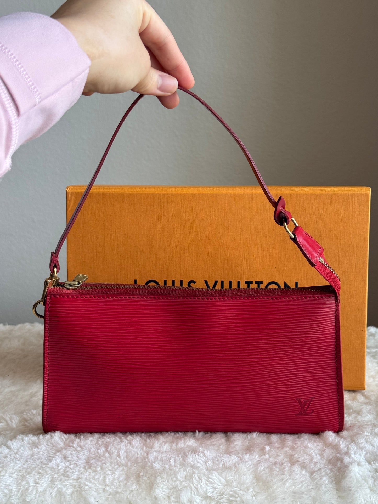 LOUIS VUITTON Pochette Epi Red