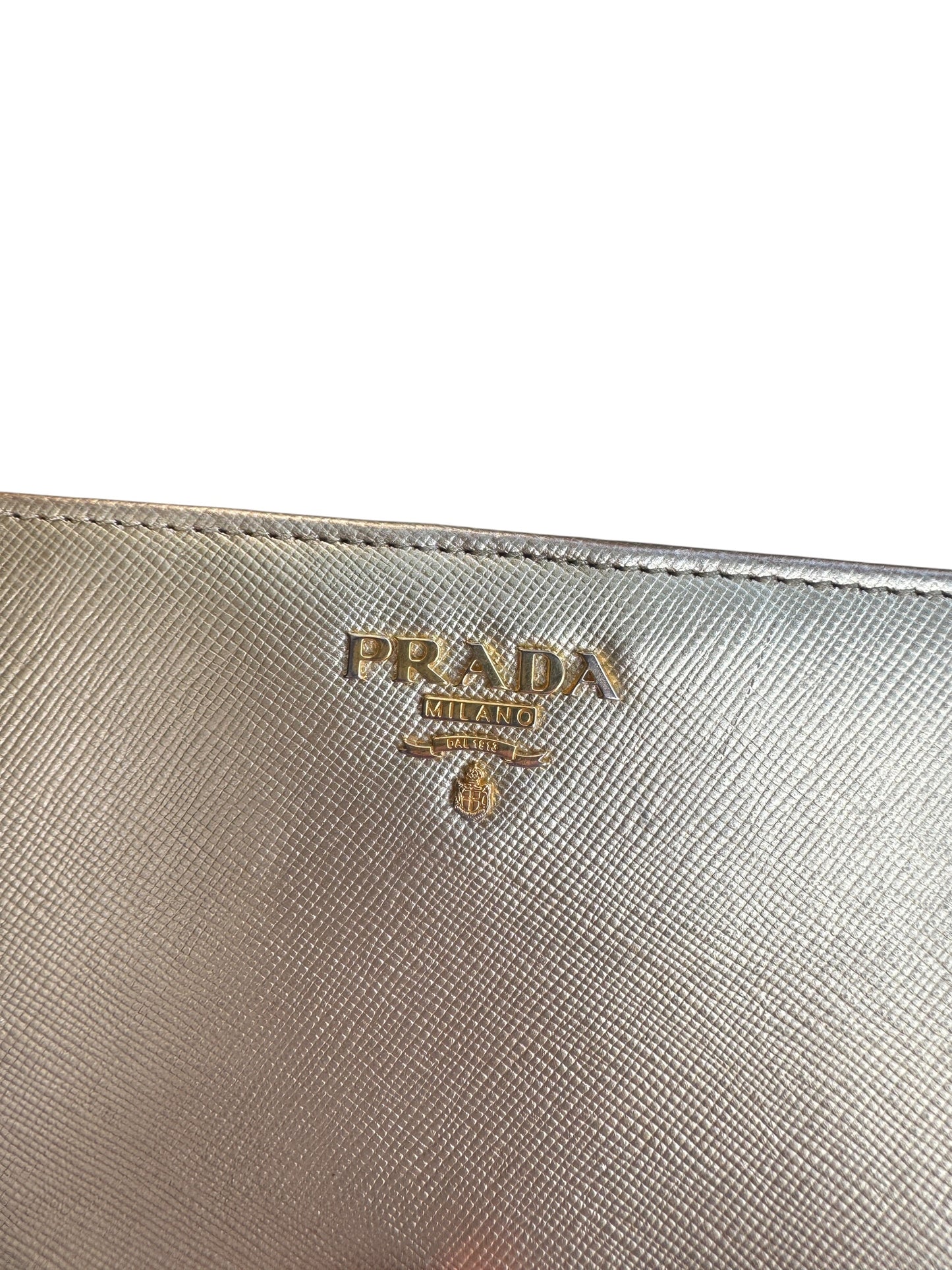 WA1👛 Prada Saffiano metal leather wallet in gold with a zip-around closure (COA Included) Retail $1070✅