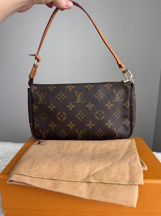 LOUIS VUITTON Pochette Monogram Canvas