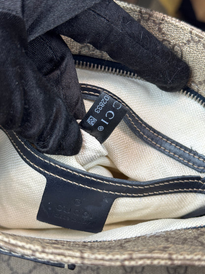 Gucci flat GG Supreme front zip messenger Navy