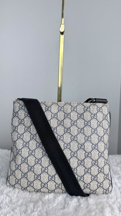 GUCCI Flat Small Crossbody Gg Camvas NAVY