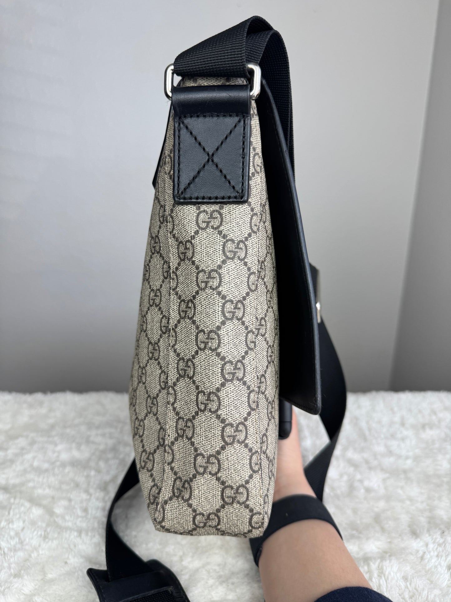 GUCCI Buckle Flap Messenger Gg Supreme Coated Canvas Black