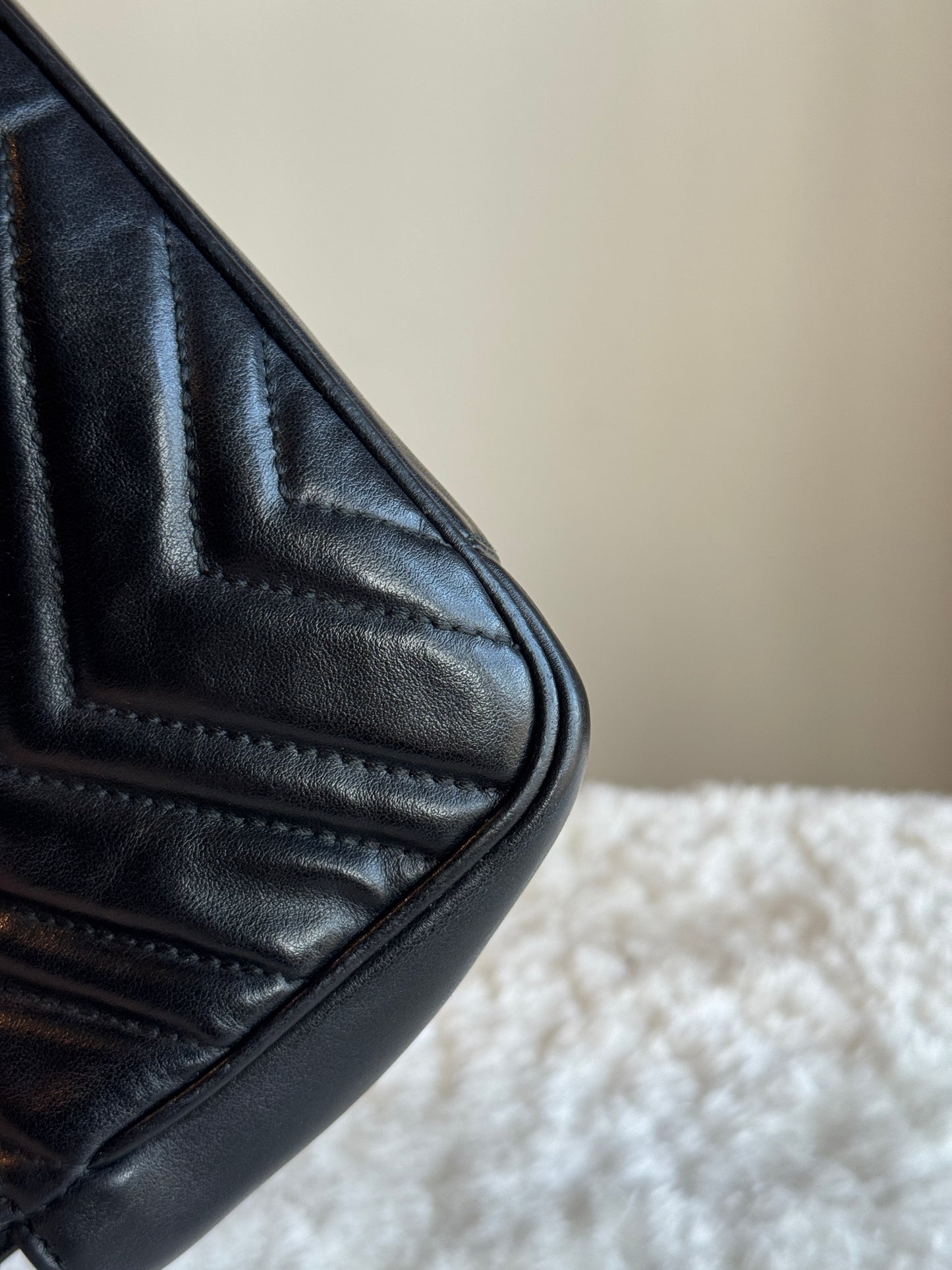 GUCCI GG Marmont Flap Matelasse Leather Small