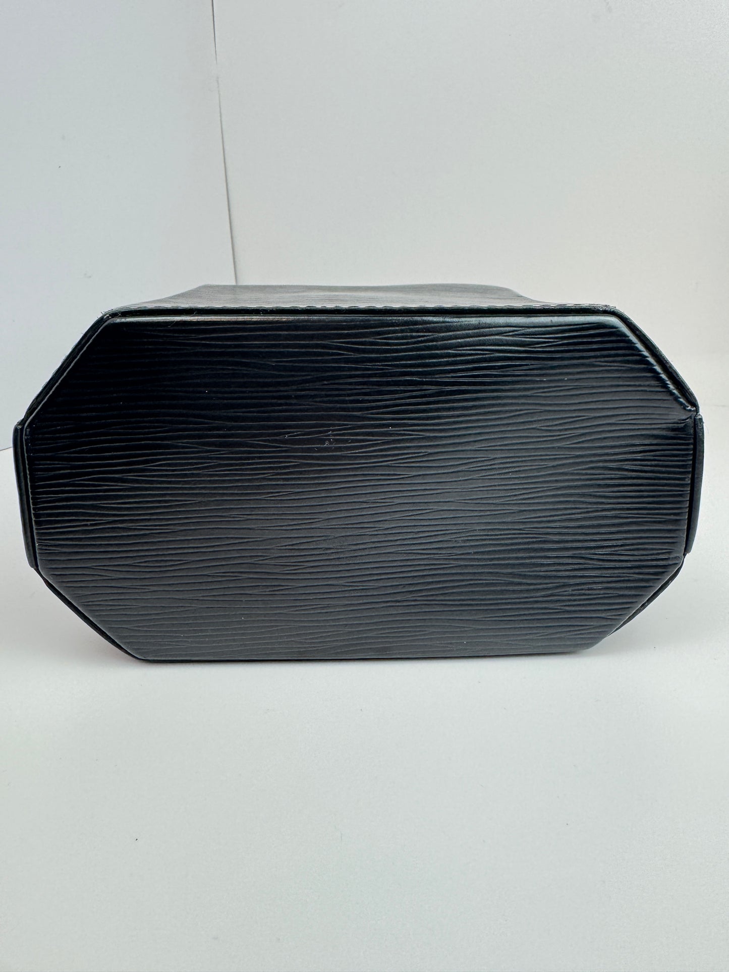 Louis Vuitton Epi Sac Seau Shoulder bag