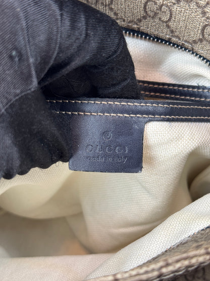 Gucci flat GG Supreme front zip messenger Navy